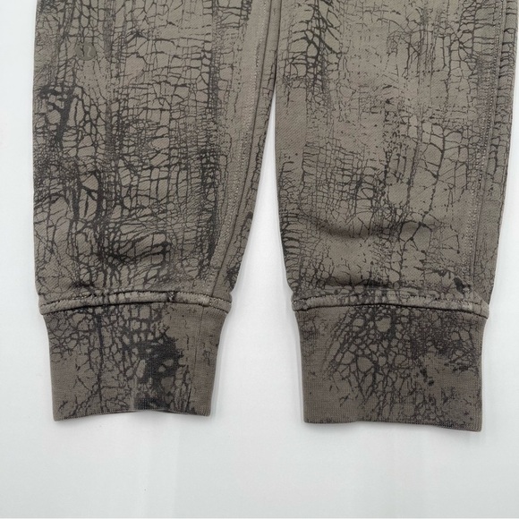 Lululemon Size 0 Warm Down Jogger 7/8 Length Thread Dye Rover Black Sweatpants - Picture 9 of 11